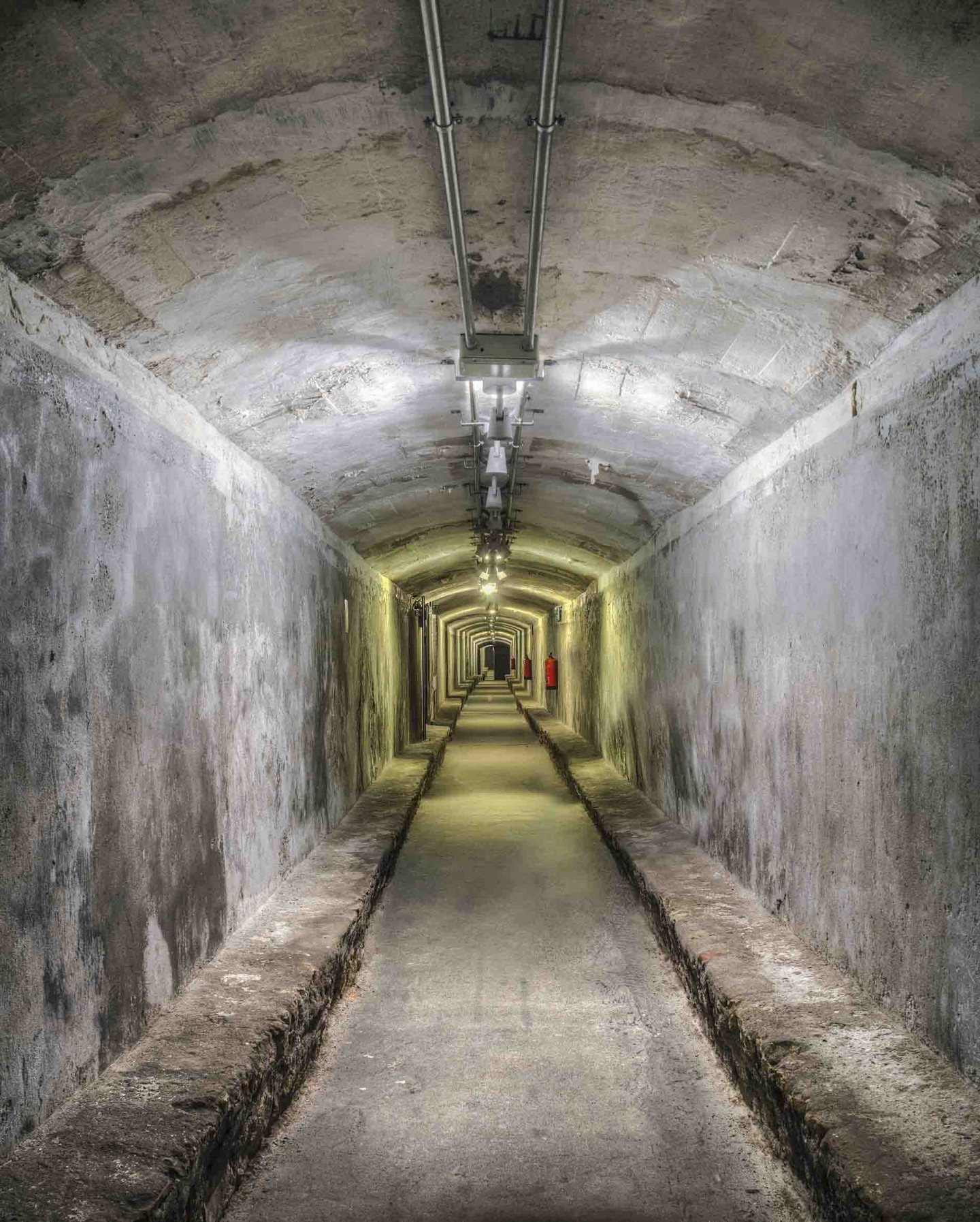 Image of Visita a los refugios de la guerra civil española 